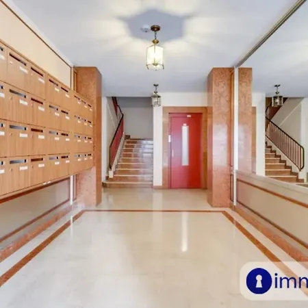 Air-conditioned Near Liberation District Apartment Nice