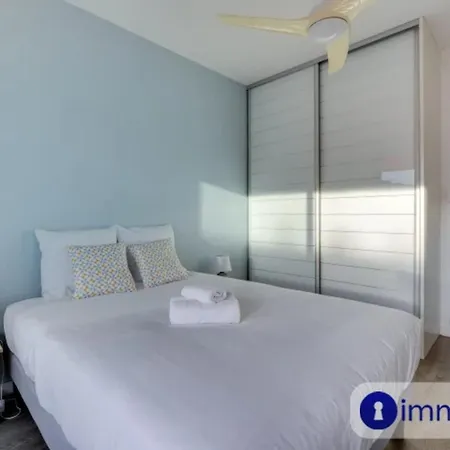 Apartment Air-conditioned Near Liberation District *